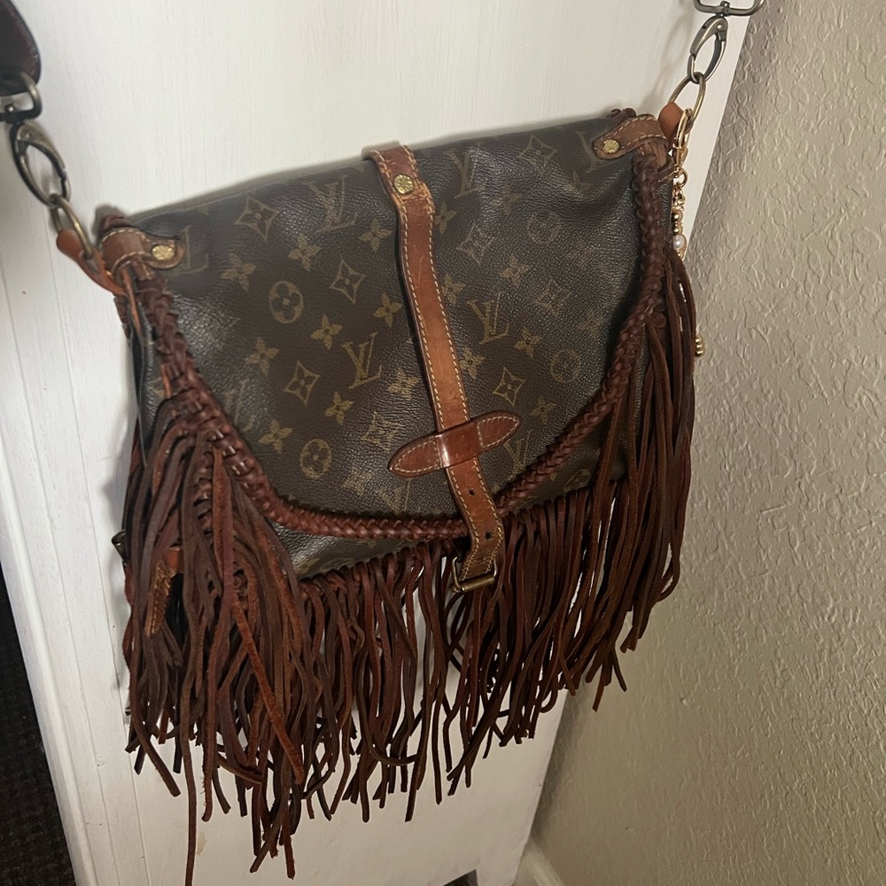 Louis Vuitton Vintage Boho Samur MM Brown Fringe Shoulder Bag